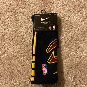 Men’s Nike elite crew Cavs socks